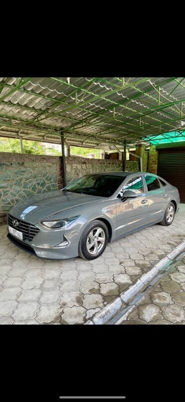 елентра хундай: Hyundai Sonata, серый седан бизнес‑класса. Основные характеристики: -