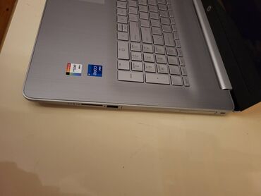 mini laptop: HP 17 ", Intel Core i5, 512 GB
