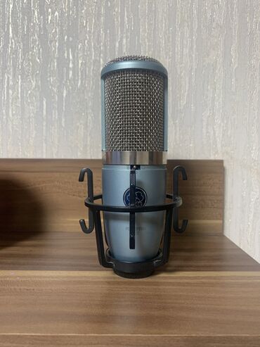 стойка для студийного микрофона: Микрофон AKG p420 б/у В комплекте с пауком, стойкой и акустическим