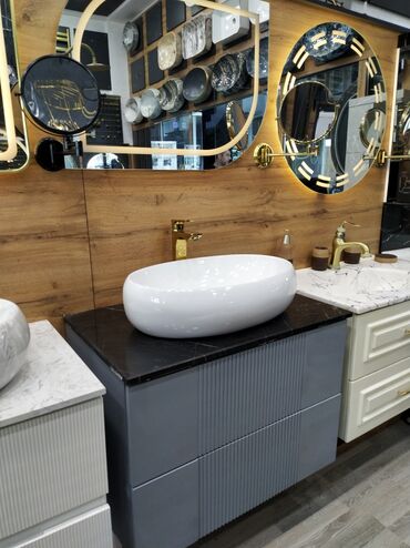 moydadir hamam ucun: Oval formalı ağ rəngdə keramika lavabo, qara rəngli, şaquli xətləri