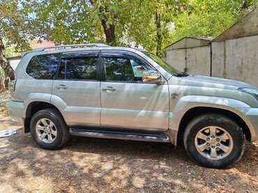 талас терек: Внедорожник Toyota Land Cruiser Prado в серебристом цвете, оснащенный