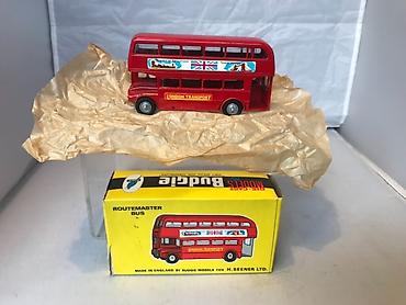 Коллекционная модель автобуса Routemaster (London Transport) от Budgie