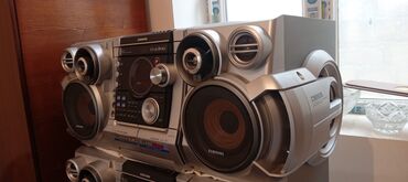 Musiqi mərkəzləri: 3800 W Güclü səs sistemi . 2 Basoviki və 2 Səs Kalonkaları Aux — 7