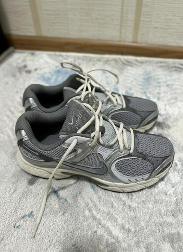 Кроссовки и спортивная обувь: Мужские кроссовки, 41, Nike, Новый, цвет - Серый, Платная доставка, Самовывоз — 2