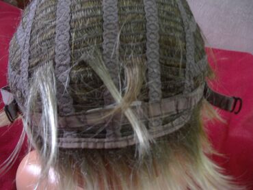 Perike i klipse: Kratka šatirana perika Perika je korištena. Nema etiketu o sastavu — 14