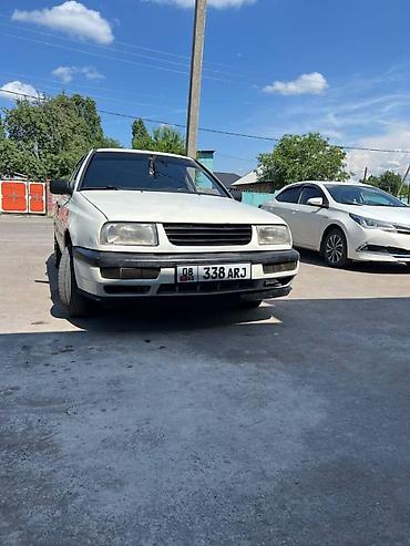 Транспорт: Volkswagen Vento: 1993 г., 1.8 л, Механика, Бензин, Седан — 5