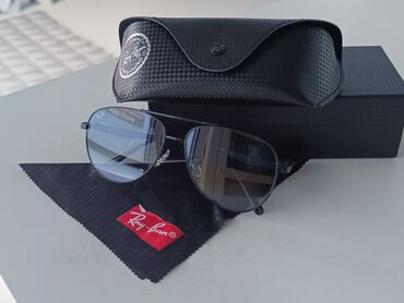 деревянные чехлы: Солнцезащитные очки Ray-Ban с чехлом и паспорт
 3500сом