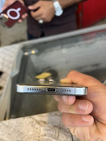 ikinci el ayfon 12 pro max: IPhone 15 Pro Max, 256 GB, Gümüşü, Barmaq izi, Simsiz şarj, Face ID — 7