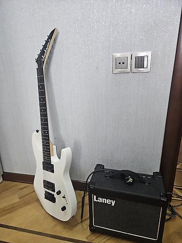 Jackson elektrik gitarı + Laney gitar kombosu Məhsulun təsviri: -