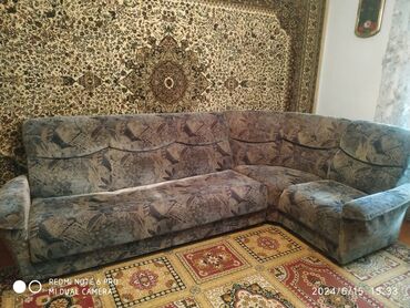 продаю мягкий мебель: Бурчтук диван, түсү - Боз, Колдонулган