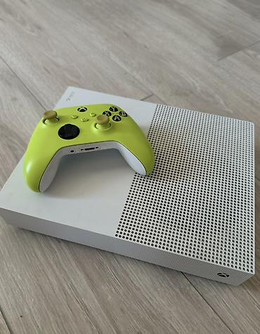 Xbox One: Игровая консоль Xbox One S + геймпад В ПОДАРОК! Причина продажи — 1