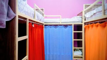 снять комнату в общежитии: Başlıq: Pərdəli Hostel Otaqları Təsvir: Hostel tipli yataqxana –