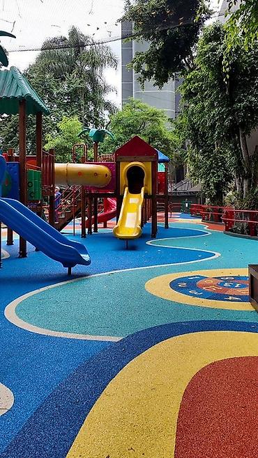 children place: Детская игровая площадка с безопасным покрытием и многофункциональным — 1
