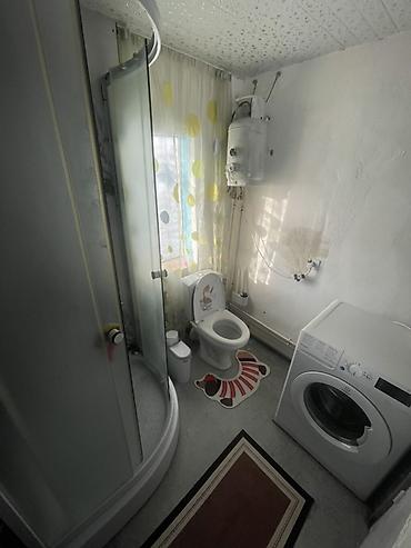 Продажа коттеджей и домов: Дом Кемин, ул. Берикбаева 167 Участок 10 соток, асфальт. 2 спальни — 1