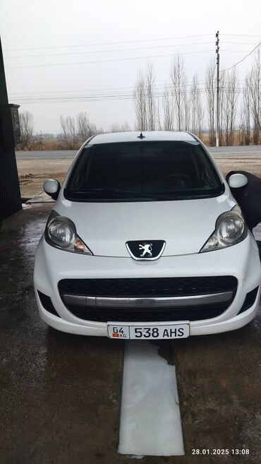 Peugeot: Peugeot 107: 2011 г., 1 л, Механика, Бензин, Седан