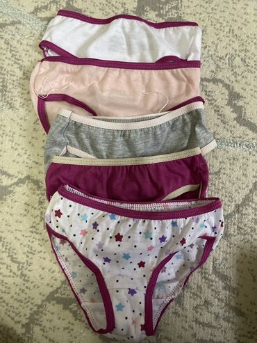 Другие детские вещи: Все по 200-300-400 сом шапочки трусики 100 сом есть еще вещи с 6 мес — 17