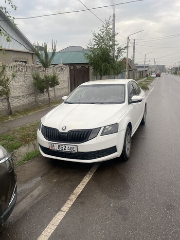 хамер машина: Skoda Octavia: 2015 г., 1.6 л, Автомат, Бензин, Седан