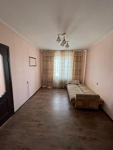 Продажа коттеджей и домов: 🏡 Продаётся дом в ж/м Ак-Бата 📍 До главной дороги — 400 м (асфальт) — 8