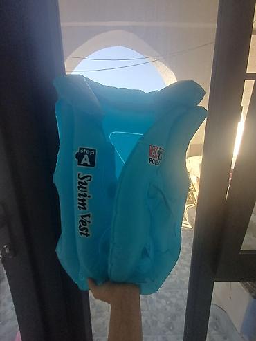 Üst geyimləri: Uşaq üzgüçülük jileti – şişmə

- Rəng: açıq mavi — 1
