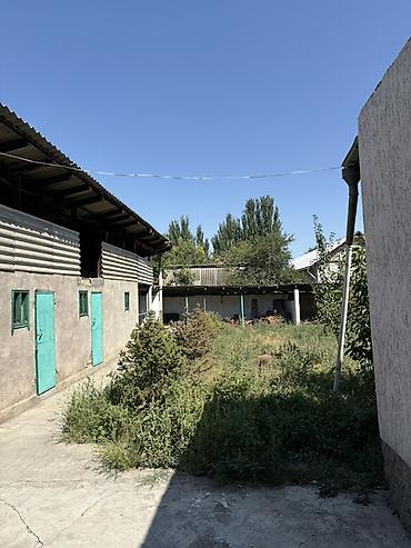 6 соток: Продаётся жилой дом с большим участком и хозяйственными постройками — 3