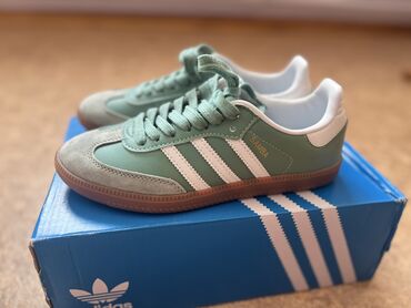 Кроссовки и спортивная обувь: Кроссовки, 38, Adidas, Новый, цвет - Зеленый, Самовывоз, Платная доставка