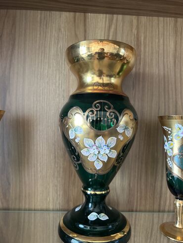 Ev saatları: Bir vaza, Bogem şüşəsi