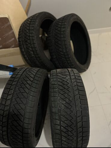 Шины: 235/40R19 ездил месяц состояние новое