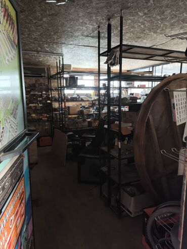 Склады и мастерские: Продается действующая СТО в г. Токмок на пересечении Советской и — 6