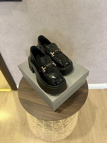 Qadın üçün qara laklı loafer ayaqqabılar - Model: qalın/zəncirli