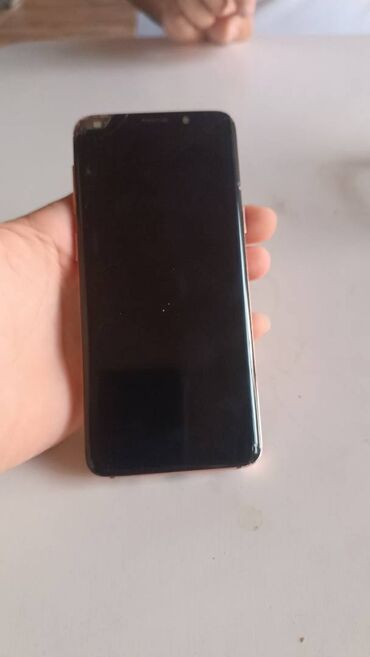 Apple iPhone: Samsung Galaxy S9