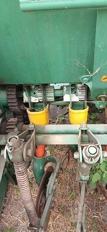 Toxum səpənlər: Ustmak UM4M-4 taxıl səpən (daneli səpin aqreqatı) Xüsusiyyətlər: - — 2