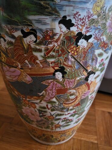 Ostali antikviteti: Velika vaza porcelanska,rucno reljefno oslikana 1950g+. Velika — 6