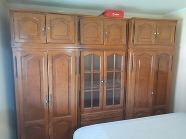 fotelje za spavanje forma ideale: Orman je u odlicnom stanju, jedino ručke bi mogle da se zamene, to je