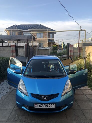 жетта машина: Honda Jazz: 2011 г., 1.5 л, Механика, Бензин, Хэтчбэк