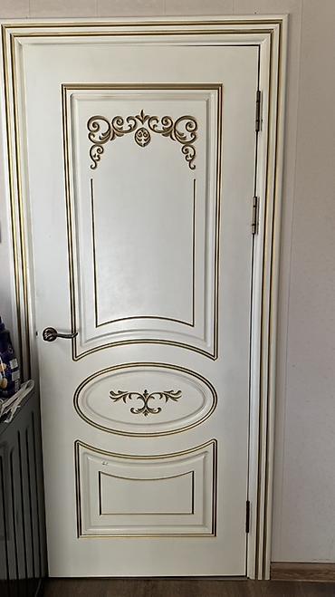 старинные часы: Межкомнатная дверь, Б/у, Глухие, Одностворчатая, Деревянная, Распашная, цвет - Белый — 1