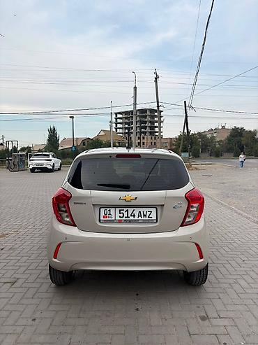 Chevrolet Spark: 2016 г., 1 л, Вариатор, Бензин, Хэтчбэк at lalafo.kg Chevrolet Spark: 2016 г., 1 л, Вариатор, Бензин, Хэтчбэк
