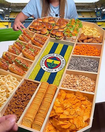 cipsi sekilleri: Futbol temalı böyük “snack” boksu – matç izləmələri, dost yığıncaqları — 2