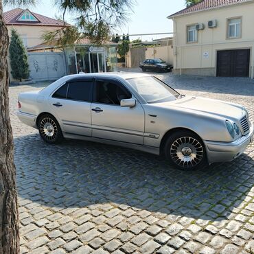 Mercedes-Benz: Mercedes-Benz E-Class: 3.2 l | 1998 il Sedan — 9