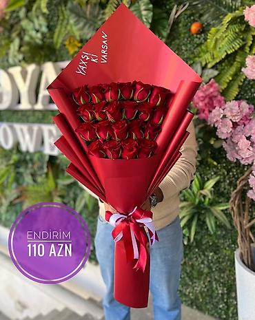 sakura gülü: 8 Mart üçün xüsusi gül kompozisiyası – şəffaf akril qutuda qırmızı — 9