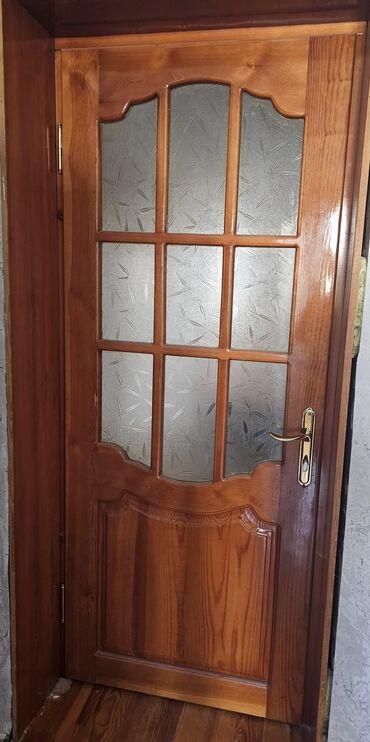 Otaq qapıları: 4 eded eyni(hamisi birden) qapi satiram 
qapinin 1 ededi 60 azn