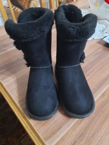 ugg cizme sive: Ugg čizme, Veličina - 28 na lalafo.rs ugg cizme sive: Ugg čizme, Veličina - 28