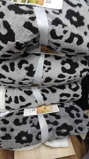 Одеяла и пледы: Плед, Новый, Все сезоны, Двусторонний, Плюшевый — 44