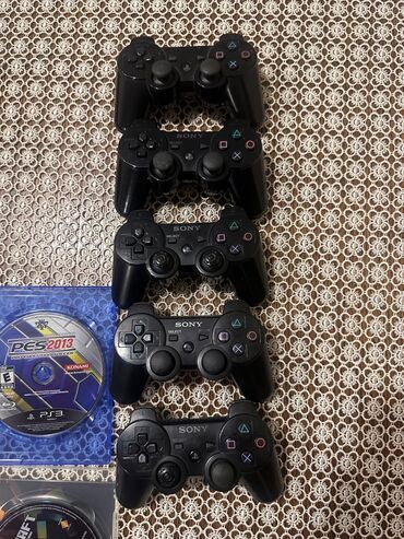 PS3 (Sony PlayStation 3): PlayStation 3 paketi Komplekt: - PS3 konsolu (qara rəng) - 5 ədəd — 4