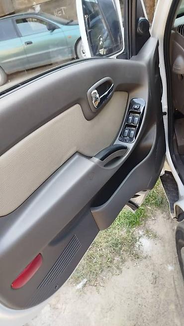 Легкий грузовой транспорт: Hyundai Porter (портера) бортовой малотоннажный грузовик. - Кабина — 12