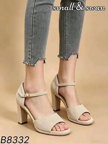 97 triple white: Ženske sandale na potpeticu – model B8332, brend “small & swan” — 2