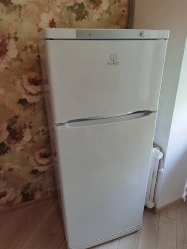холодильник shivaki: Холодильник Indesit, Б/у, Двухкамерный
