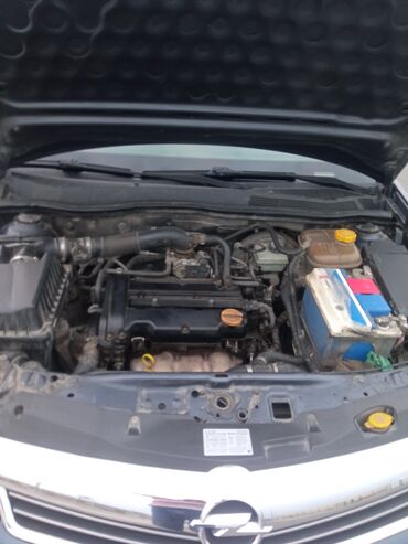 Opel: Opel Astra H – 5 qapılı hetçbek Xüsusiyyətlər: - Kuzov: tünd göy — 5