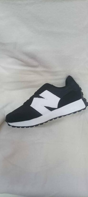 Women's Sneakers and athletic shoes: New Balance, 41 — 6