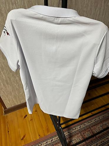 форма футболный: Продаю футболку marcelo burlon и поло сакура. Футболка 300 сом, поло — 4