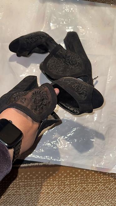 Босоножки, сандалии, шлепанцы: Женская обувь — два варианта. 1) Сандалии с декором - Размеры: 37 и — 48